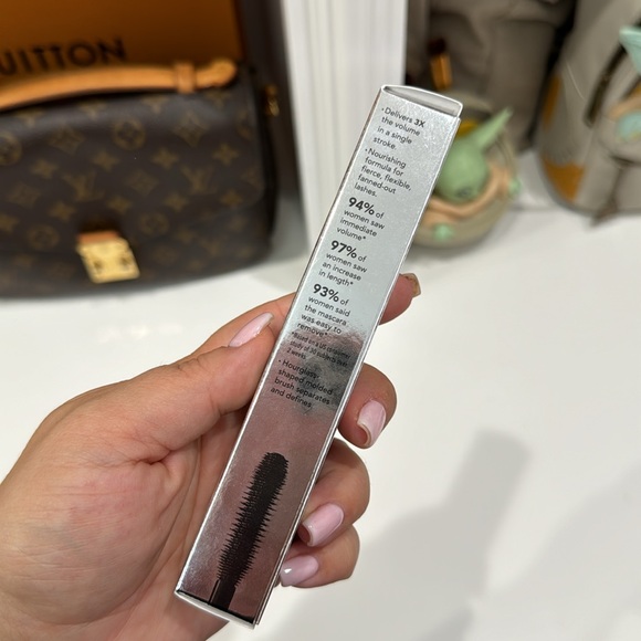 NEW BUXOM® LASH VOLUMIZING MASCARA - Picture 8 of 9